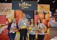 The team of Bee Sweet Citrus was visited by team members from Produce for Kids. From left to right: Lesley Daniels with Produce for Kids, Andres Skooglund and Monique Bienvenue with Bee Sweet Citrus and Grace Vilches with Produce for Kids. They proudly show mesh bags with mandarins as well as classic lemons & Meyer lemons.